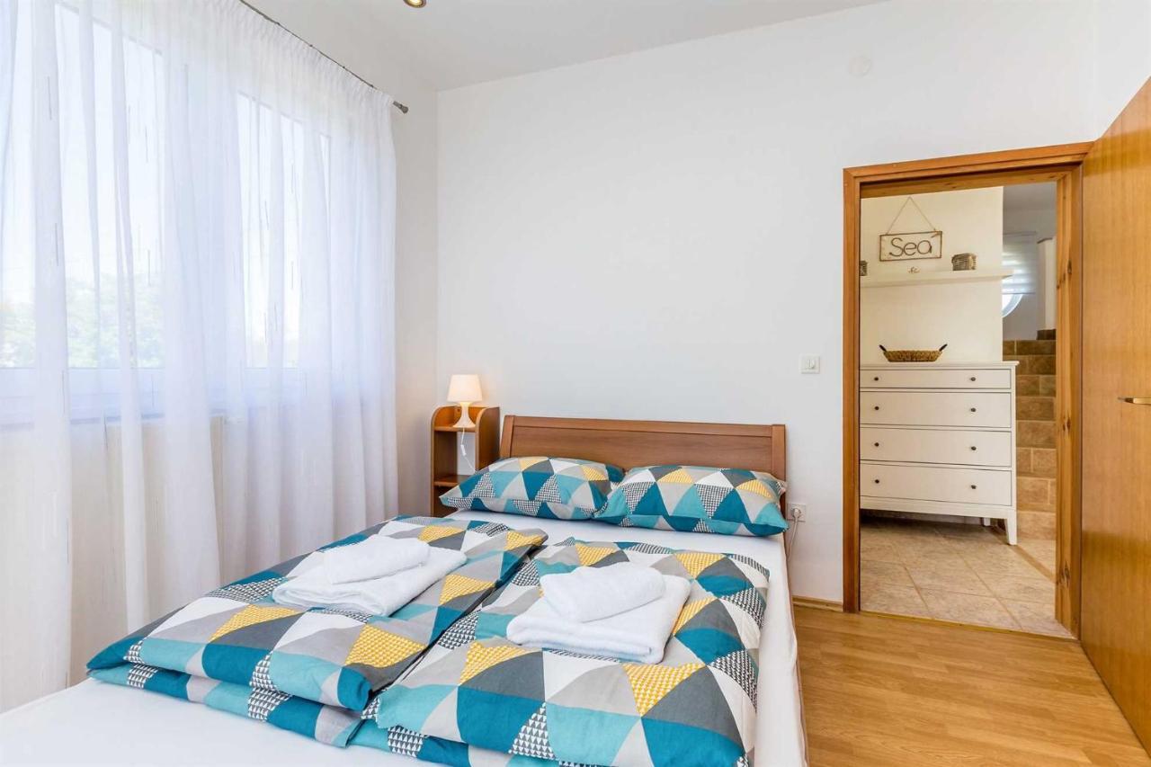 Holiday Home Olive Garden Brzac Eksteriør billede