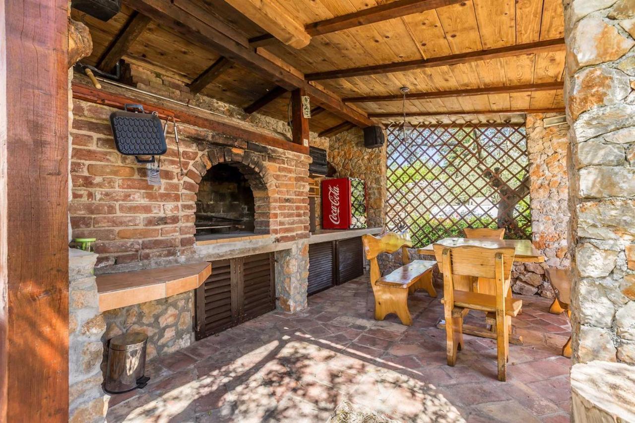 Holiday Home Olive Garden Brzac Eksteriør billede